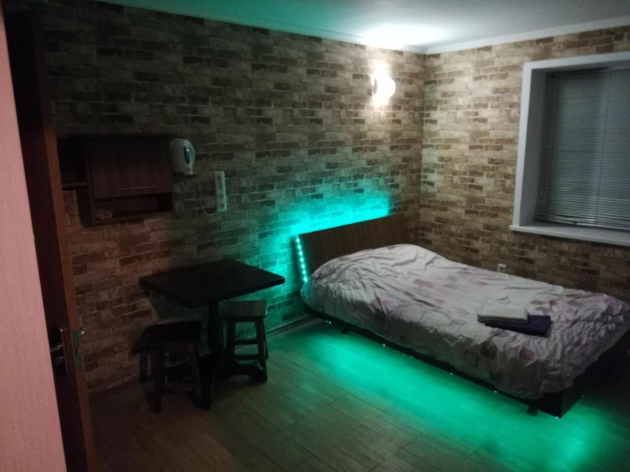 فينيتسا Apartment Neon المظهر الخارجي الصورة